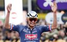Mathieu Van der Poel celebra su victoria en el Tour de Flandes