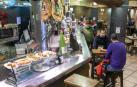 Varias personas en el interior del Bodegón Sarria, en Pamplona, en diciembre de 2021