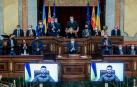 El presidente de Ucrania, Volodimir Zelenski, ha conectado por videoconferencia con el Congreso y se ha dirigido a los diputados y senadores españoles en otro de sus encuentros telemáticos con Parlamentos occidentales para denunciar la invasión rusa.
