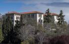 El edificio del colegio de Andéraz, sin alumnos desde 2019
