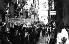 Paso del Descendimiento en la procesión de Viernes Santo en Pamplona, 1986