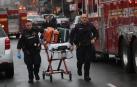 Personal de emergencias se dirige a la estación de metro en las que se ha producido el tiroteo