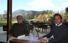 Joaquín Ausejo Segura (izda) y su hijo, Joaquín Ausejo Asiáin, en el hotel Alma de Pamplona, momentos antes de la entrevista