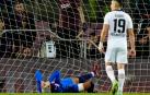 Araujo desesperado en una de las acciones del partido