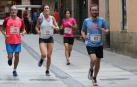 Un grupo de participantes en la edición de 2019, corriendo por las calles de Estella