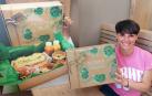 Soraya, con una de las cajas de desayuno de Macadamia