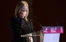 La rockera Aurora Beltrán contiene emocionada el llanto durante la entrega de los premios “Somos Valientas” en la catedral