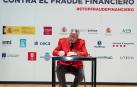Juan Carlos Zapico, jefe de la Policía Foral, en la firma del protocolo de colaboración contra el fraude financiero