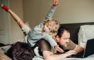 Para pasar tiempo de calidad con los niños es importante estar presentes: fuera móvil o cualquier otra pantalla