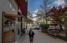 El club de jubilados Ega y, al otro lado de la calle Arieta, la residencia San Jerónimo