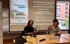 Un momento de la presentación de Las confidencias del diván, en la Biblioteca General, libro escrito por Sergio Wiston (dcha.), al que acompañó Ignacio Garay (izda.), músico y profesor de Filosofía