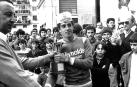 1981. Perico recoge el premio como segundo clasificado en Irurtzun