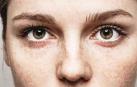Imagen de archivo de los ojos de una mujer