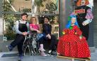 Cristian Soto, Ana Pagola e Itsaso J. Iribarren, en su local en la calle San Fermín