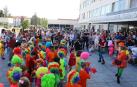 Bomberos de Navarra y escolares del Colegio Sagrado Corazón visitan a  niños hospitalizados en el edificio de maternidad