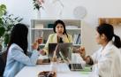 Grupo de trabajadoras en una oficina