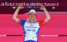 Arnaud Démare celebra que es el más rápido del Giro al ganar su tercer esprint e imponerse en la decimotercera etapa