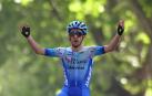 Simon Yates celebra el triunfo en la 14ª etapa del Giro 2022