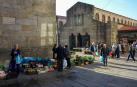 Puestos de frutas y verduras en los aledaños del Mercado de Abastos de Santiago de Compostela