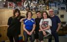 Desde la izq.: María del Amor Zubiaur, Saioa González, Iban Algea, Irati Muñoz y Ramón Vidal (director), en la Escuela Navarra de Teatro.