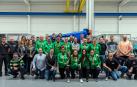 Jugadoras, técnicos y directivos de Beti Onak, ayer en la visita a la sede de Gurpea
