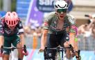 Dries De Bondt entra vencedor en la meta de Treviso