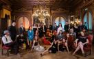 Cantantes y músicos de la formación Jazzy Leap, retratados en el Nuevo Casino de Pamplona
