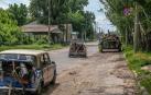 Soldados moviéndose en vehículos cerca de Severodonetsk