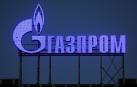 Logo de la empresa Gazprom en un edificio en San Petersburgo