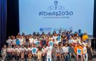Los alumnos participantes, con sus profesores, los miembros del jurado y responsables de la Fundación Fabre, ayer en Civivox Iturrama