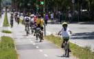 Ciclistas por un carril bici en Barcelona