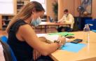 Una estudiante preparando el examen de la EBAU