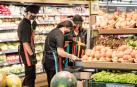 Trabajadores de EROSKI en el supermercado de Ardoi (Zizur Mayor)