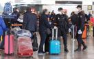Un grupo de agentes de la Policía Nacional, en un aeropuerto
