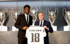 Aurélien Tchouaméni y Florentino Pérez durante la presentación del futbolista francés