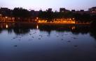 Noche cálida de primavera en el lago de Barañáin