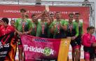 Los componentes del Saltoki Trikideak, en lo alto del podio del campeonato por clubes ayer en A Coruña