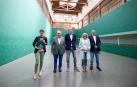 Izaskun Arricaberri, autora del libro, Miguel Pozueta, director del Instituto Navarro del Deporte, Toni Lerga, presidente del Club de Tenis, María Caballero, concejala de Servicios Sociales, Acción Comunitaria y Deporte del Ayuntamiento de Pamplona, y Javier Conde, presidente de la Federación Navarra de Pelota Vasca