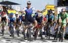 Fabio Jakobsen celebra la victoria en la meta tras la segunda etapa del Tour de Francia 2022