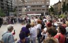 Un momento del acto de recuerdo a Nagore Lafagge en la plaza del Vínculo de Pamplona