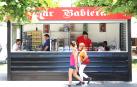La barra del bar Baviera, en la plaza del Castillo, horas antes de su apertura