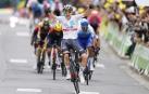 El eslovenoTadej Pogacar entra en la línea de meta tras ganar unos metros a sus rivales en la sexta etapa del Tour