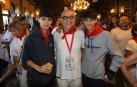 Andrés Rodríguez Sánchez, el editor de la revista Forbes España, en el centro, consus dos hijos mellizos, Teo y Blas, que por primera vez conocen la fiesta navarra.