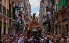 Miles de personas llenaron las calles del Casco Viejo de Pamplona en la procesión de San Fermín