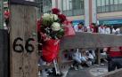 Flores de homenaje a Daniel Jimeno en el 13ª aniversario de su fallecimiento en el encierro