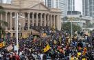 Los manifestantes, ante la Secretaría Presidencial, en Colombo
