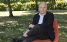 Alberto Andreu posa en los jardines que rodean la sede de la Asociación de la Industria Navarra en Cordovilla
