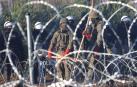Militares y policías polacos en la frontera con Bielorrusia