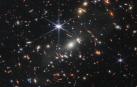 Primera imagen tomada por el telescopio espacial James Webb, “la imagen infrarroja más profunda y nítida del universo primitivo jamás tomada