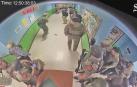 Más de una hora, 77 minutos de terror. Este es el tiempo que la policía tardó en intervenir para detener al agresor de la escuela de Uvalde, en Texas, en la que murieron 19 niños y 2 maestras